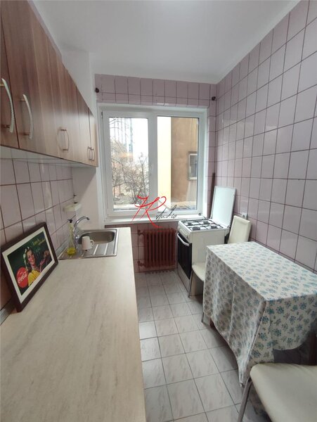Romana, vanzare apartament 2 camere.