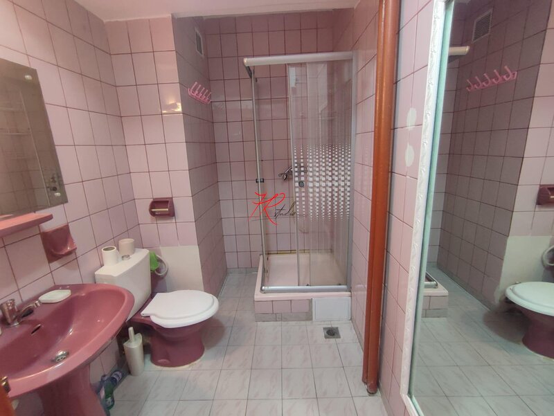 Romana, vanzare apartament 2 camere.